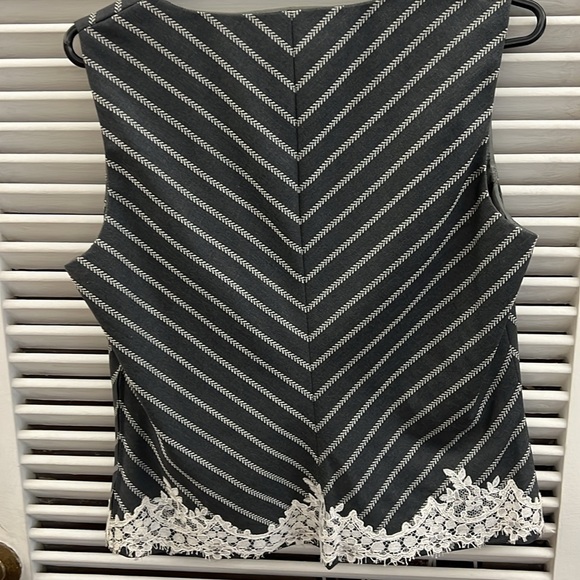 Escada Womens Gray Striped Sleeveless Top with Lace Hem - Picture 4 of 8
